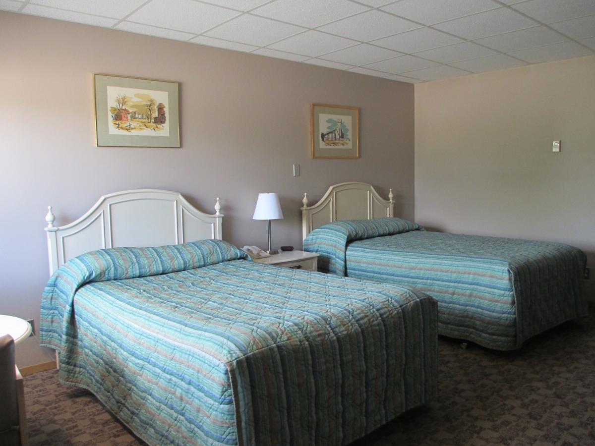 Balmer Hotel Red Lake Bagian luar foto