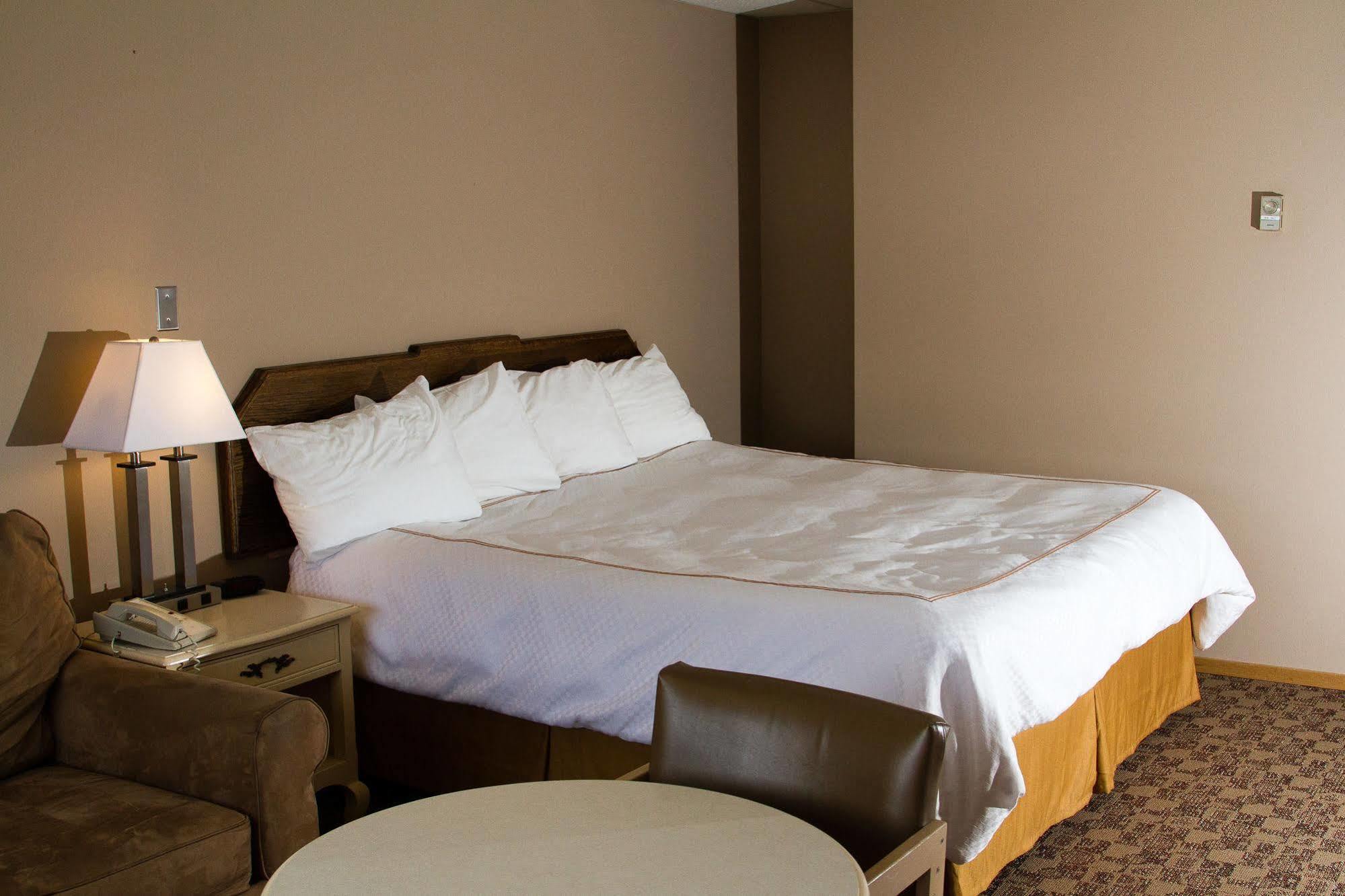 Balmer Hotel Red Lake Bagian luar foto