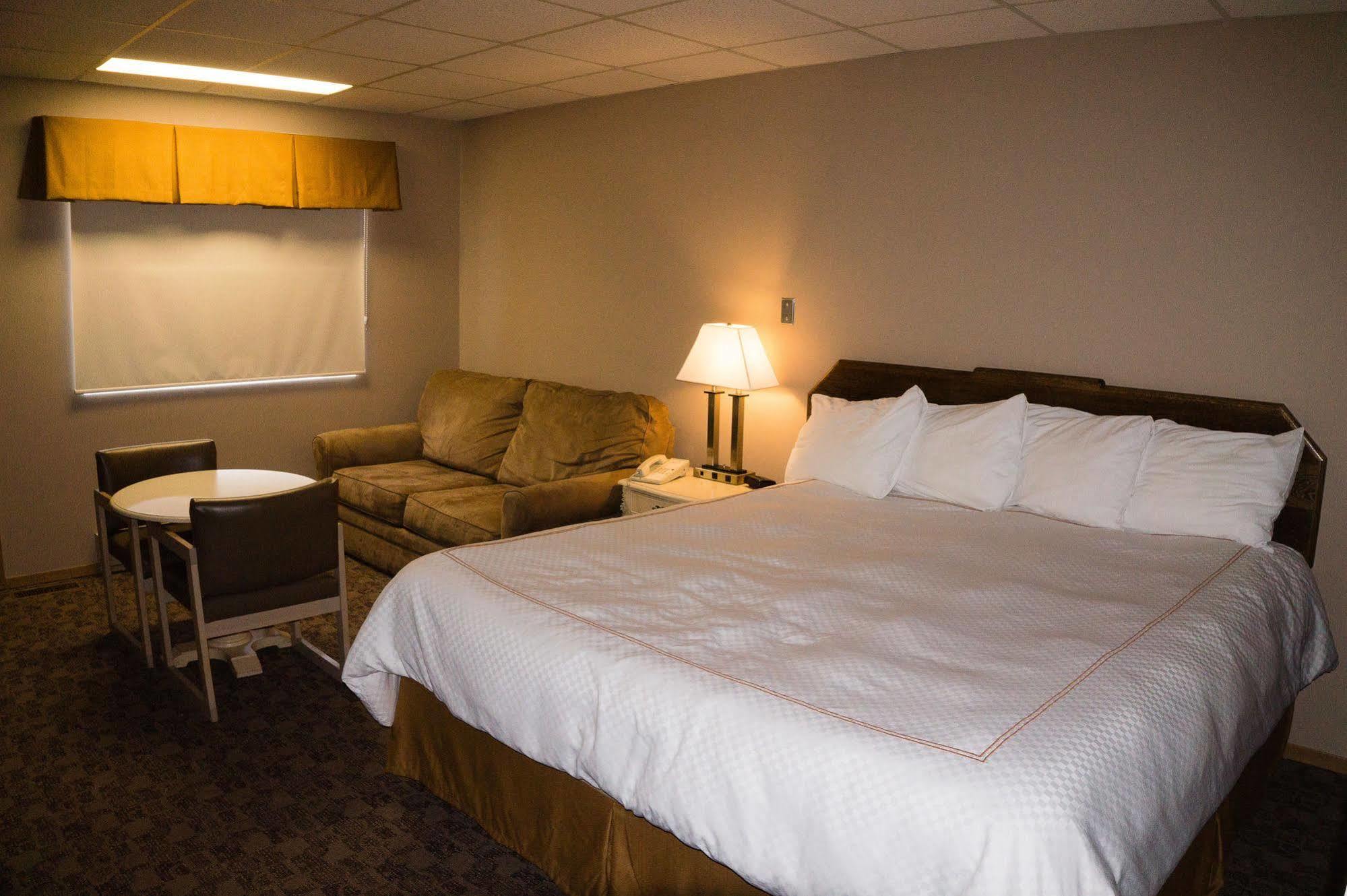Balmer Hotel Red Lake Bagian luar foto